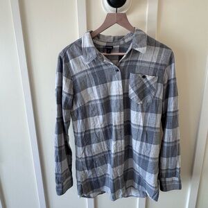 Men's Gray Plaid Button-Up Shirt Patagonia 100% organic cotton size Medium soft